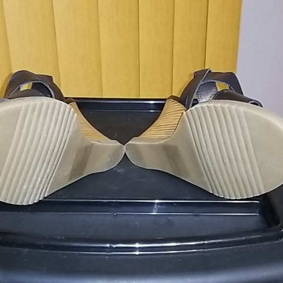 <MARKON> Monte Wood-Look Wedge Sandal - Size 8M - Picture 10 of 16